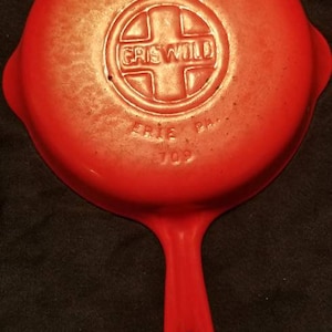 Enameled #3 griswold groove handle