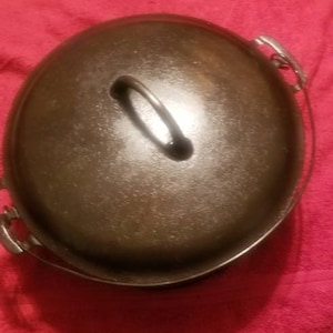 GRISWOLD number 9 slant logo Dutch oven