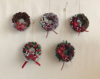 Dollhouse Miniature 2 3/4” Christmas Wreaths