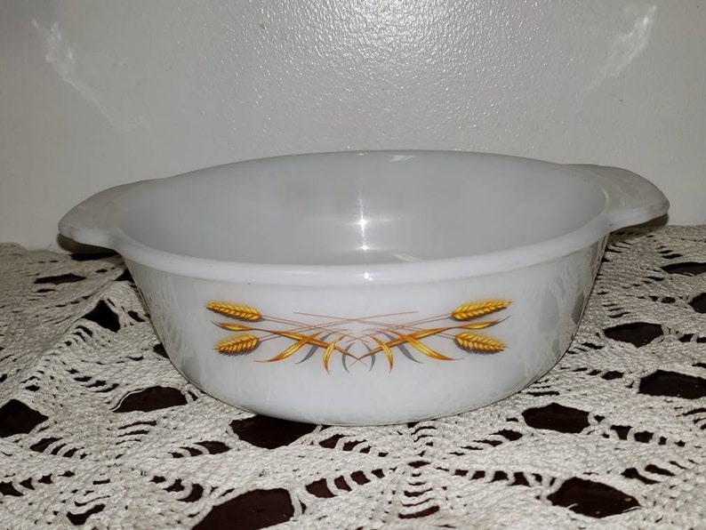 Vintage 1.5 Qt Fire King Golden Wheat Casserole