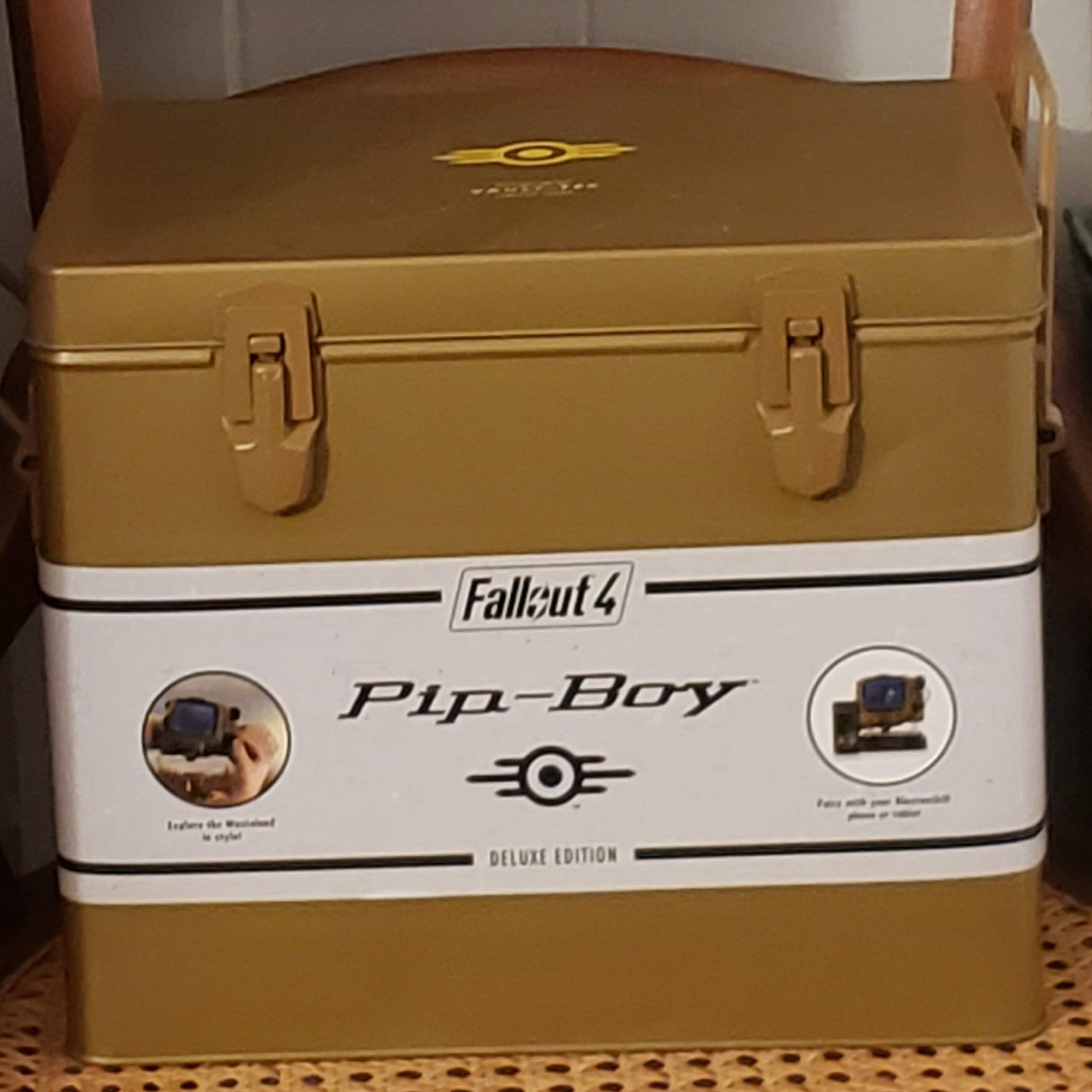 Vintage Fallout 4 Pip-boy 3000 Deluxe Bluetooth With Case