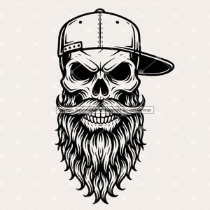 Peut inclure: Illustration en noir et blanc d'un crâne portant une casquette de baseball. Le crâne a une longue barbe fournie et une moustache en guidon. L'image a une esthétique vintage de style tatouage.