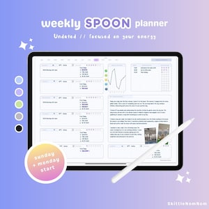 Op de afbeelding: Een weekplanner op een digitale tablet met een witte stylus. De planner heeft de titel "weekly SPOON planner" en is niet gedateerd. De planner is gericht op energie en heeft een moodtracker, een sectie voor dagelijkse taken en een sectie voor notities. De planner heeft ook een sectie voor "sunday + monday start".
