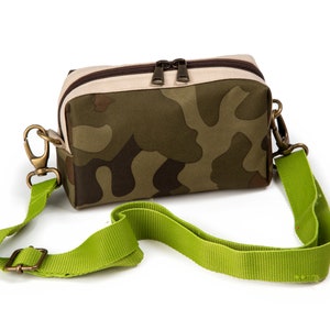 Mini camouflage bag, shoulder bag, small waterproof fabric bag, bag with adjustable shoulder strap, green bag