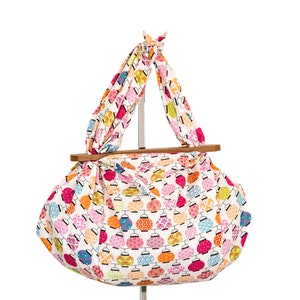 Traditional Japanese style furoshiki bag perfect for summer, made of pure cotton and has wooden handles with magnets, suitable for vegans