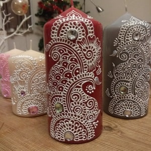 Handbemalte weiße Henna rote Stumpenkerze