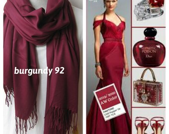 Bourgondische sjaal 2025 2026 herfst winter mode dieprode wijn kleur trends sjaals effen Pashmina wraps sjaal sjaal damesmodeaccessoires