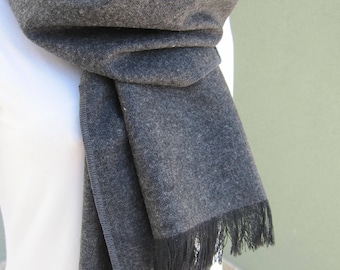 Antracietgrijze sjaal van wolmix – tweed dekensjaal