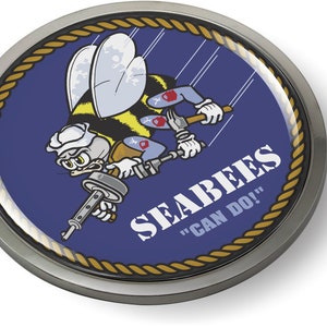 Officieel gelicentieerd product - US NAVY SEABEES 3D koepelvormig embleem badge autosticker ronde chromen rand