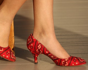 Perties (1980) Bandanna PUMPS Women Vintage 1970s-1980s Red Club Gangster High Heel Shoes Size 5.5