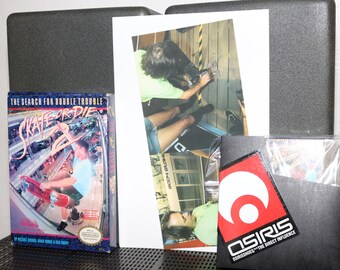 Skate or Die 2 Nintendo Game ondertekend door Skateboardlegende Tony Magnusson Oom Wiggly Team H Street Skateboarding Osiris Schoenen Sneakers