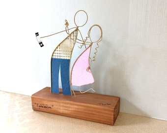 Modern sculpture in wire and paper, Selfie couple, paper sculpture and poetry, gift for boyfriend, couple, birthday