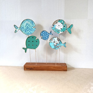 Scultura moderna in spago animato e carta fantasia, Famiglia di pesci palla, scultura di carta e poesia, regalo per famiglia, casa al mare