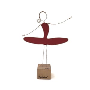 Scultura moderna in spago animato kraft e cartoncino rosso, Ballerina, regalo per fidanzata, maestra di danza, scultura di carta e poesia