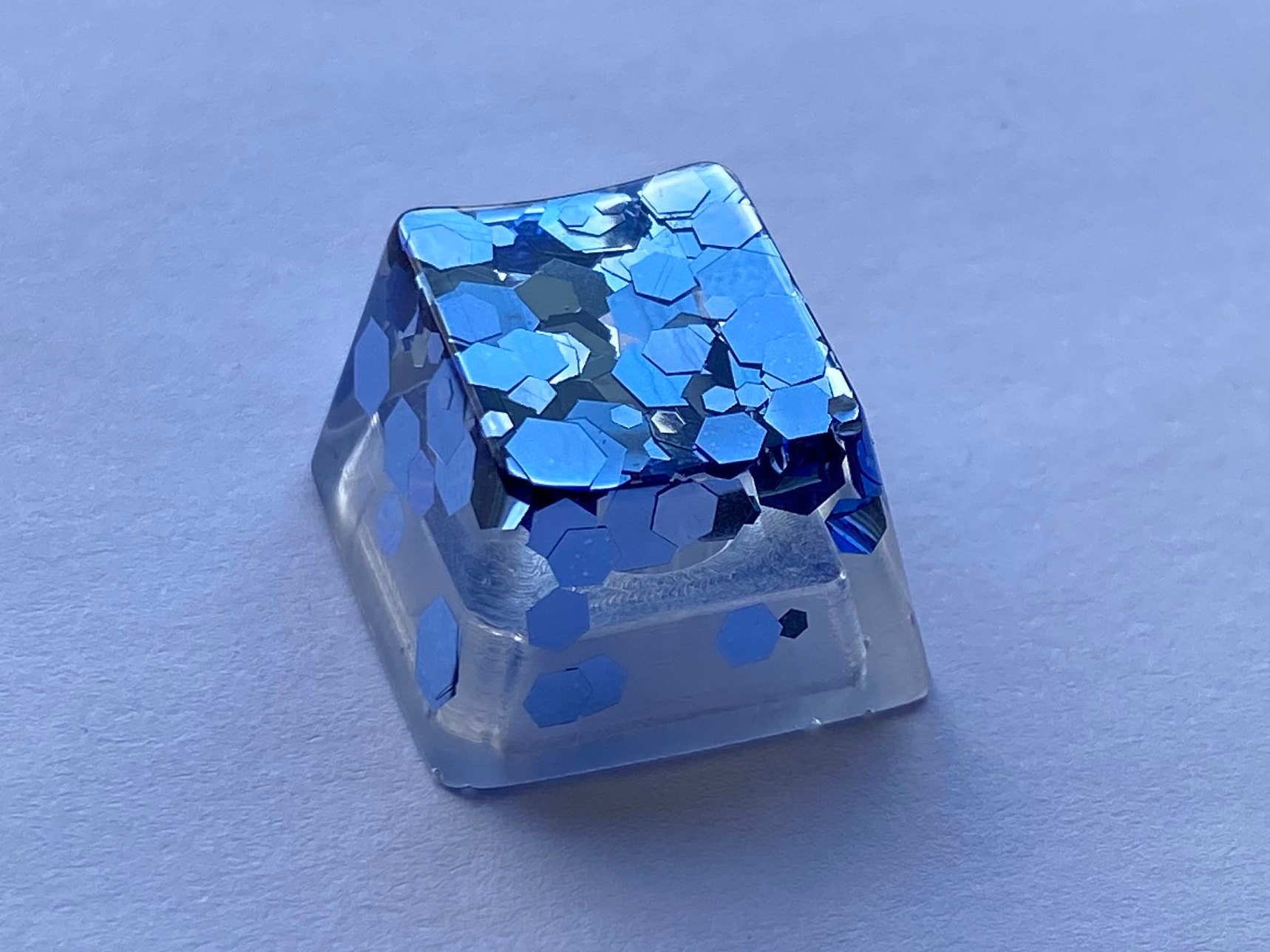 Artisan Keycap Clear Keycap with Titanium Blue Hexagon Glitters