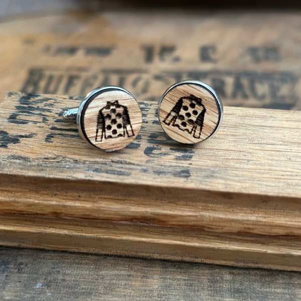 Gemelos Jockey Silk Derby Bourbon Barrel hechos de barriles de Bourbon de Kentucky recuperados.