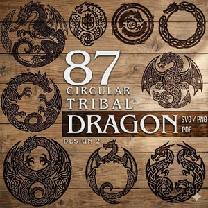 Puede incluir: Una colección de 87 diseños de dragones tribales circulares en formatos SVG, PNG y PDF. Los diseños presentan ilustraciones detalladas de dragones en varias poses y estilos, con un enfoque en el trabajo de nudos celtas y patrones simétricos. Los diseños son de color marrón oscuro.