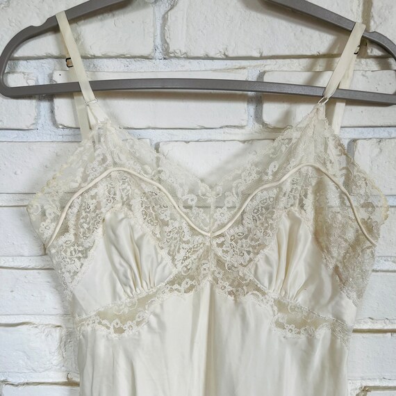 VTG 40s LADY LYNNE White Lace and Piping Full Sli… - image 2