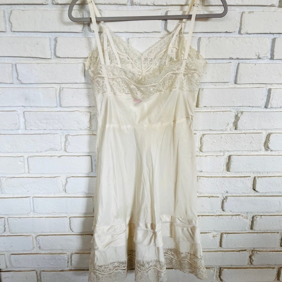 VTG 40s LADY LYNNE White Lace and Piping Full Sli… - image 6