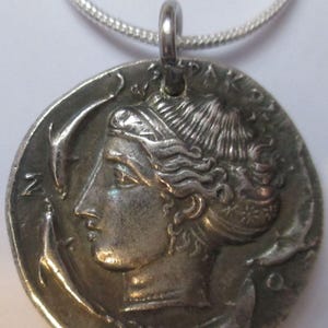 NEU: Antike griechische sehr hohe Relief antike Artemis-Arethusa oder Persephone, Siracuse Dekadrachm Münze Sterling Silber Halskette