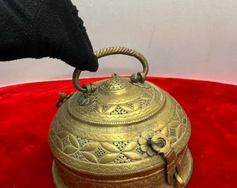 Indian Brass Paan Box From Kerala - 19th Century Indian Brass Paan Box From Kerala - 19th Century