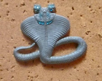 Cobra snake hat pin