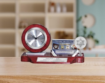 Reloj de escritorio con grabado de regalo de ayudante de sheriff, soporte para tarjetas de visita, academia de policía, graduación escolar, placa de reconocimiento con nombre para exhibir como oficial
