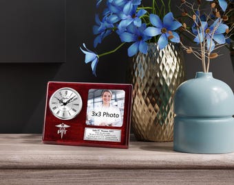 Marco de fotos para escritorio con grabado de DPT para graduación de la escuela, reloj, premio fotográfico, regalo de terapia, placa de graduación, premio de jubilación para médico y fisioterapeuta