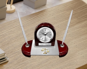 Reloj de escritorio personalizado para abogado, placa con nombre para oficina, expositor, juego de bolígrafos con escala legal, premio de servicio, regalo de graduación de la facultad de derecho