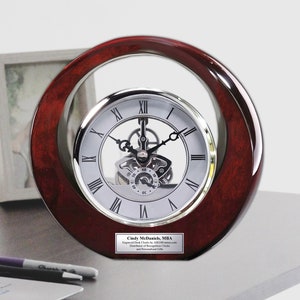 Executive Engraved Silver Gear Marquee Desk Clock Wood Etched Employee Recognition Service Award Retirement Table Shelf Service Retire Gift