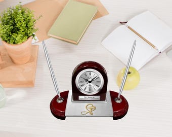 Reloj de escritorio personalizado para médico, enfermera, oficina, placa con nombre, estetoscopio, caduceo médico, juego de bolígrafos, promoción, servicio, premio, enfermería