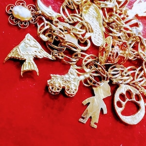 Mom Charm Bracelet, 14k Solid Gold Vintage Charm Bracelet, Exquisite Collectable Vintage Charms, Mom Gift, One of a Kind Heirloom Jewelry!