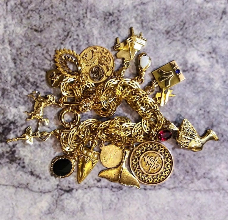 Vintage 1990s 14 Karat Yellow Gold Heavy Charm Bracelet