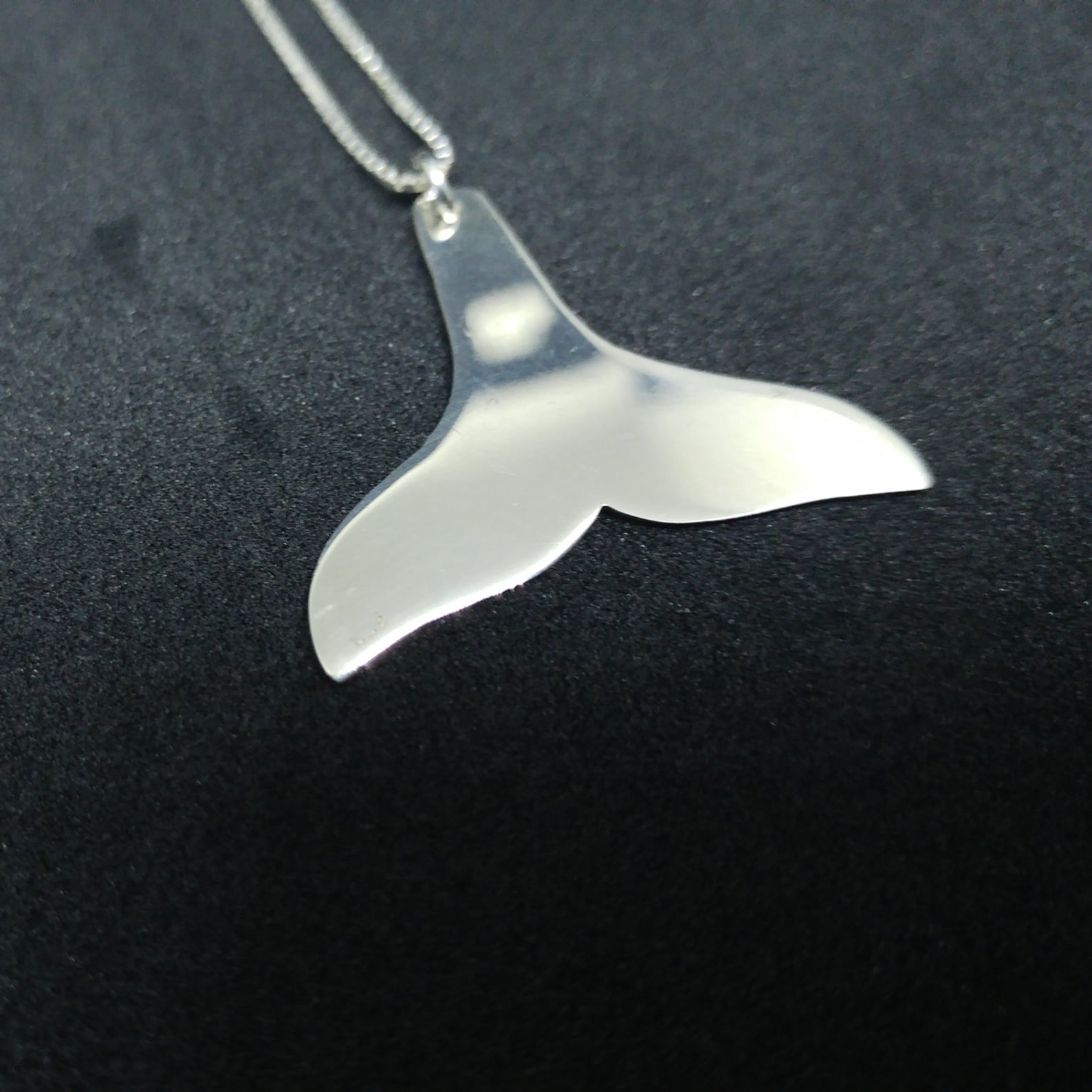 Collana coda balena d'argento gioielli vegani ciondolo Etsy Collana coda balena d'argento gioielli vegani ciondolo Etsy