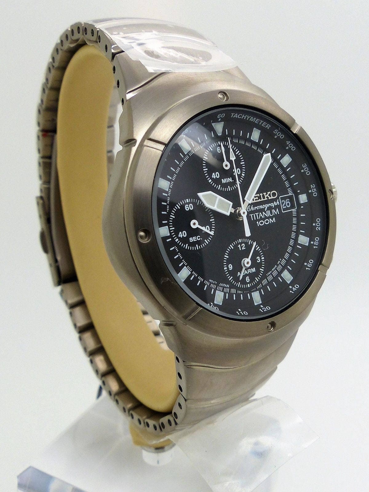Seiko chronograph hotsell titanium 100m