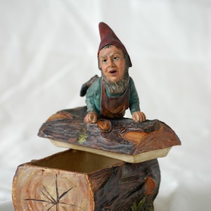 Humidor - Tabaksbox aus Keramik mit Gartenzwerg Bernhard Bloch ca 1890