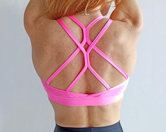 Pink crop top and black booty shorts, Pole dance outfit, Rave fits, High waisted shorts, Festival outfit, Fitness wear
