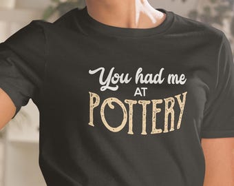 Camiseta de algodón "You Had Me at Pottery" - Divertida camiseta de artista de cerámica