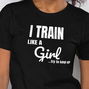 T-shirt da donna mi alleno come una ragazza