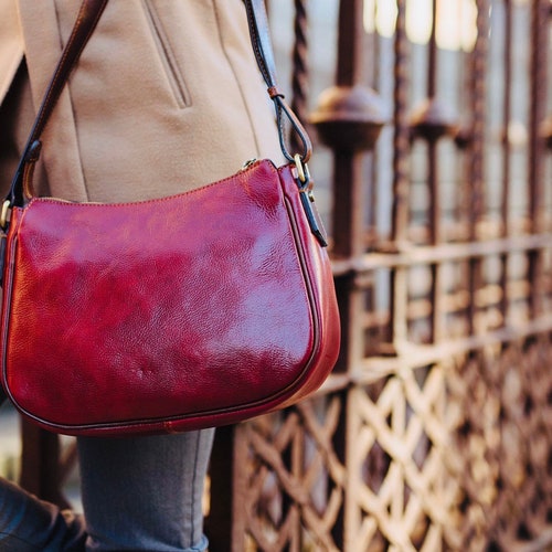 Red leather bag, handmade leather bag, handbag, woman shops leather bag, elegant leather bag, made in Italy handbag,messenger bag,cross body bag