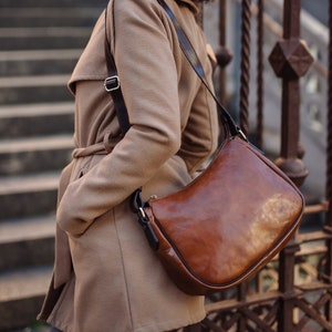 sac en cuir, sac en cuir fait main, sac à main, sac en cuir pour femme, sac en cuir élégant, sac à main fabriqué en Italie, sac de messager, sac à bandoulière