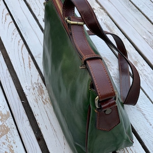 Green leather bag, handmade leather bag, handbag, woman leather bag, elegant leather bag, made in Italy handbag,messenger bag,cross body bag image 5