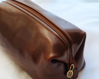 48Hours DELIEVRY,Italian Leather Toiletry Bag: Handcrafted Travel Accessory