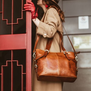 leather bag, handmade leather bag, handbag, woman leather bag, elegant leather bag, made in Italy handbag Light Brown