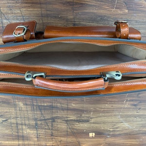 Aktentasche aus Leder, Aktentasche aus braunem Leder, Aktentasche aus Leder für Herren, Laptoptasche, Ledertasche, Geschenk für Ihn, Umhängetasche, Aktentasche für Herren Bild 8