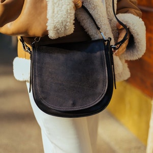bolso de piel, bolso de piel hecho a mano, bolso de mano, bolso de piel para mujer, bolso de piel elegante, bolso hecho en Italia, bolso de mensajero, bolso bandolera