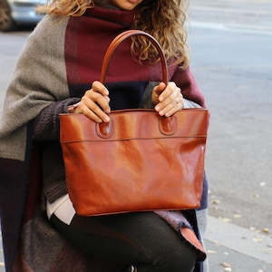 leather bag, handmade leather bag, handbag, woman leather bag, elegant leather bag, made in Italy handbag image 2