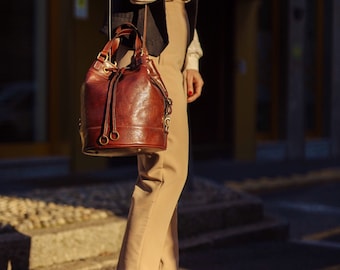 48Hours DELIEVRY,Handmade Italian Leather Bucket Bag: Elegant Tuscany Handbag