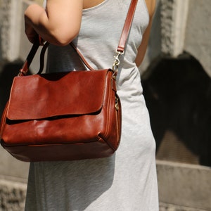 leather bag, handmade leather bag, handbag, woman leather bag, elegant leather bag, made in Italy handbag image 3