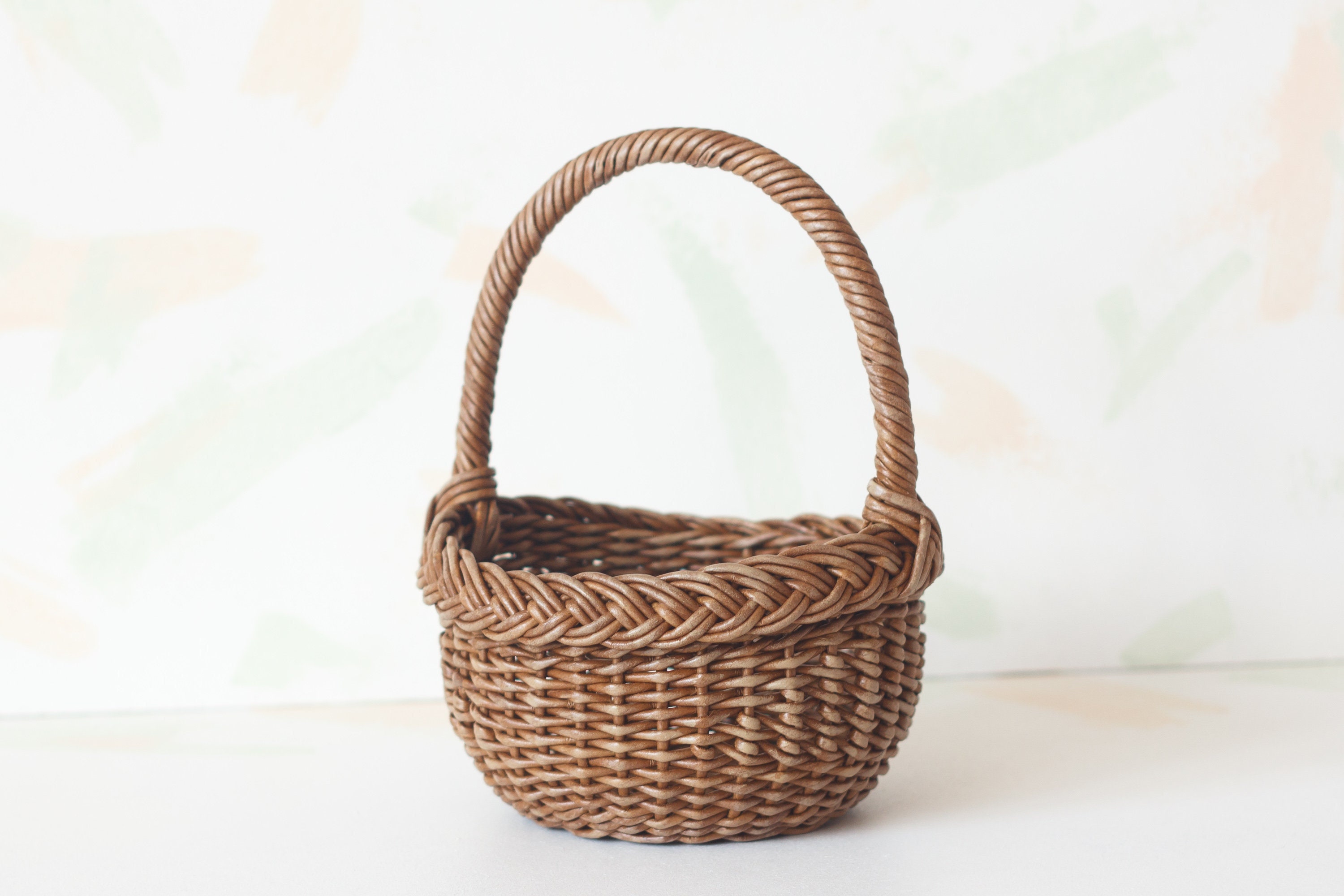 Rtteri 6 Pcs 4.5x4.5x4 In Small Wicker Baskets Woodchip Baskets with  Handles Wood Woven Easter Empty Wicker Baskets for Gifts Small Square  Basket